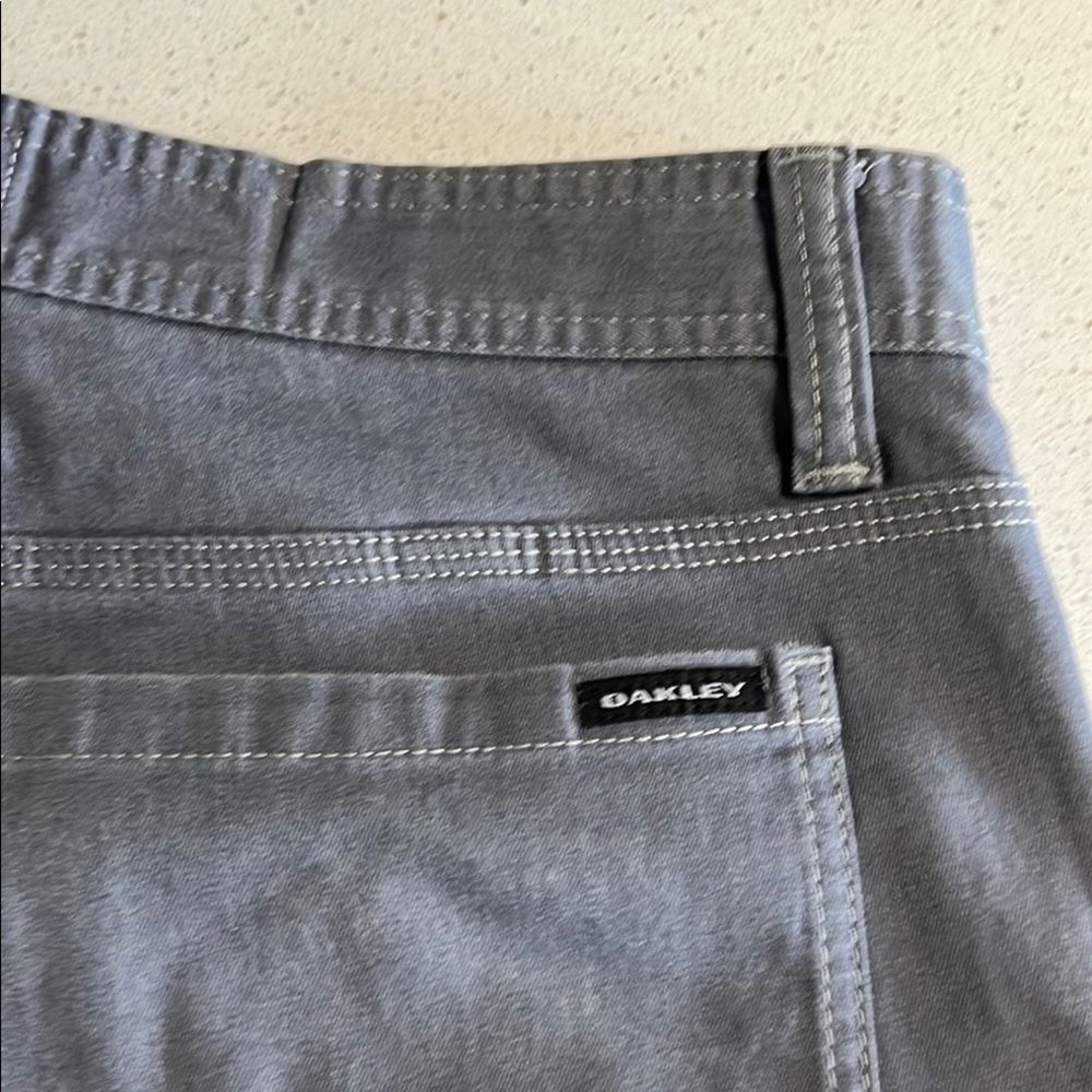 Oakley Gray Slim Fit Jean Shorts Distressed Cut-Off Style Size 32/10 - Picture 6 of 11